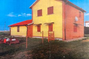 Casa indipendente con ampio giardino