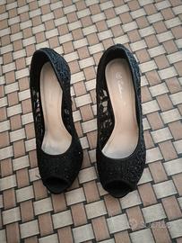 Scarpe con tacco alto spuntate in pizzo nero N. 39