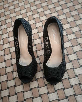 Scarpe con tacco alto spuntate in pizzo nero N. 39