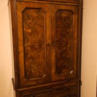 Mobile in radica di noce