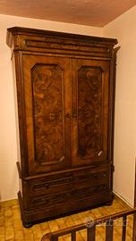 Mobile in radica di noce