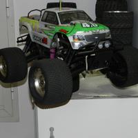 SAVAGE HPI monster 1/8