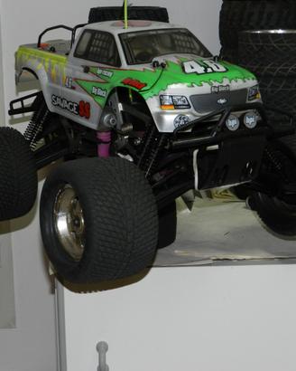 SAVAGE HPI monster 1/8