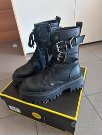 Stivali Buffalo neri con platform