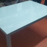 tavolo Bontempi con sedie 