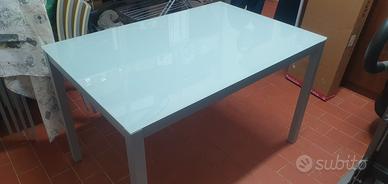 tavolo Bontempi con sedie 