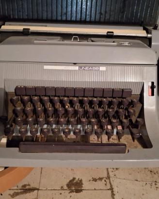 macchina per scrivere Olivetti anni 70