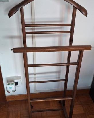 Piantana porta abiti da camera
