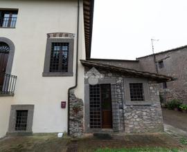 PORZIONE DI BIFAMILIARE A VITERBO