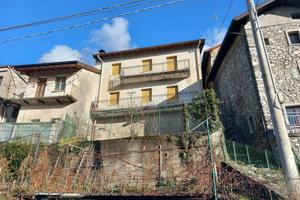 Casa indipendente di 184 m² con più di 5 locali a 