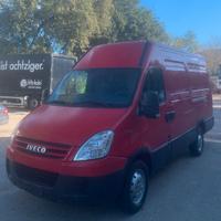 Iveco Daily 35S12 con doppia porta laterale