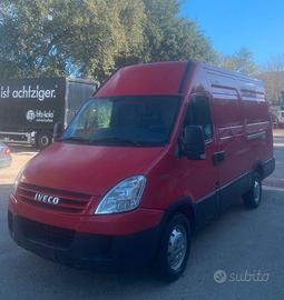 Iveco Daily 35S12 con doppia porta laterale