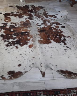 tappeto  grande vera pelle di toro di Normandia