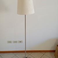 Lampada da terra con paralume