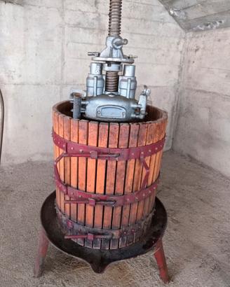 Torchio idraulico x uva pigiatrice manuale  vino