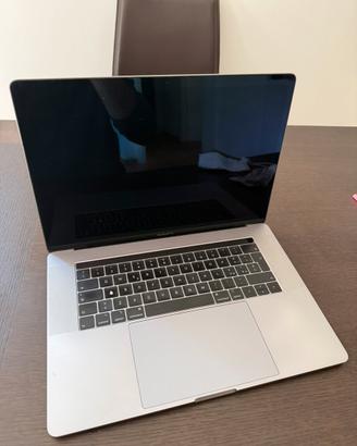Macbook pro 2019 15 pollici con touch bar
