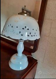 lume in porcellana bianca 