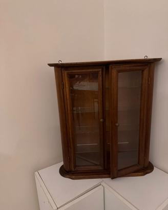 vetrinetta in legno con ante in vetro 