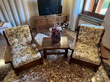 Salotto in legno massiccio