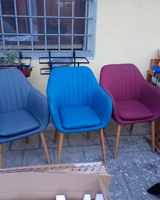 Poltroncine colorate.