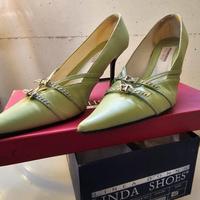 Scarpa verde a punta