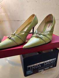 Scarpa verde a punta