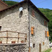 Casa toscana in pietra nel cuore degli appennini