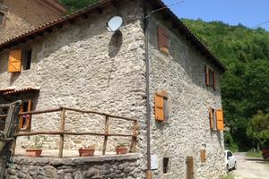 Casa toscana in pietra nel cuore degli appennini