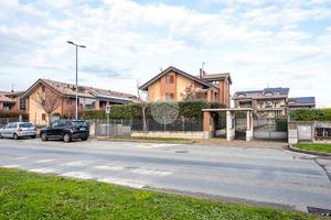 6 LOCALI A PIANEZZA
