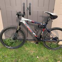 Bicicletta mountain bike