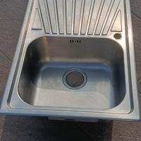 Lavello in acciaio con sgocciolatoio