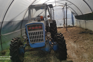 Trattore ford 3000 con fresa motozappa e spargicon