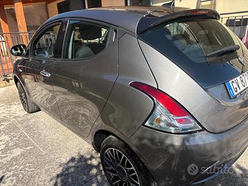Lancia Ypsilon Ibrida