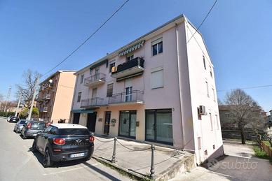 Appartamento di 100 m² con 4 locali e box auto a G