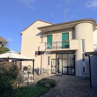 CASA SEMINDIPENDENTE A CARATE BRIANZA