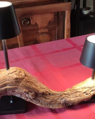 Lampada da tavolo con legno di mare alla deriva 