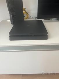 PS4 slim + 2 controller (cavi inclusi)