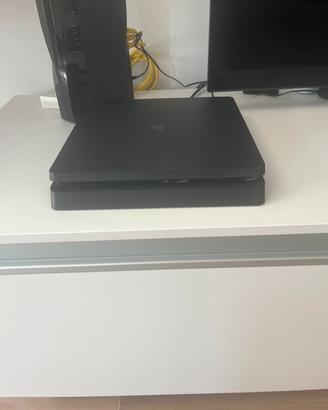 PS4 slim + 2 controller (cavi inclusi)