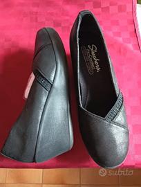 Scarpe Skechers nere con strass. Nuove.