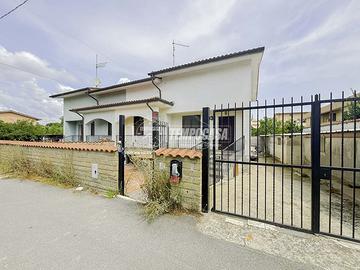 VILLA BIFAMILIARE AD ANGUILLARA SABAZIA