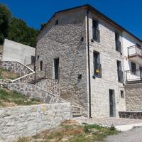 Casa ristrutturata a 3 livelli con terreno