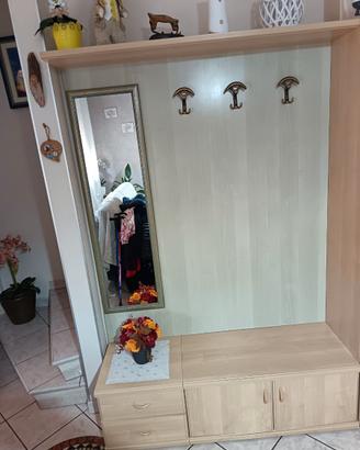 Appendiabiti con specchiera e mobiletto