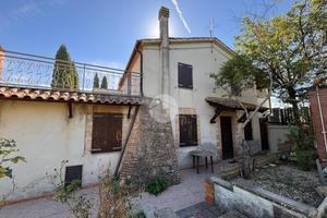 CASA SEMINDIPENDENTE A OTRICOLI