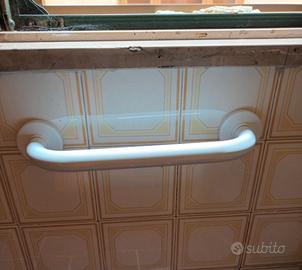 Maniglia sostegno bagno anziani