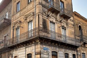 Palazzo d'epoca al centro del paese