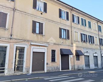 NEGOZIO A CARATE BRIANZA
