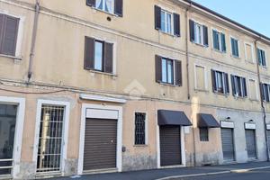 NEGOZIO A CARATE BRIANZA