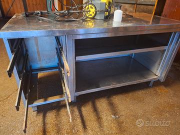 Banco in acciaio usato