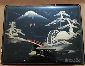 Scatola giapponese vintage con specchio e cassetto