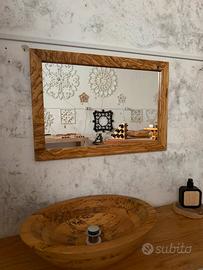 Specchio con cornice in legno di ulivo